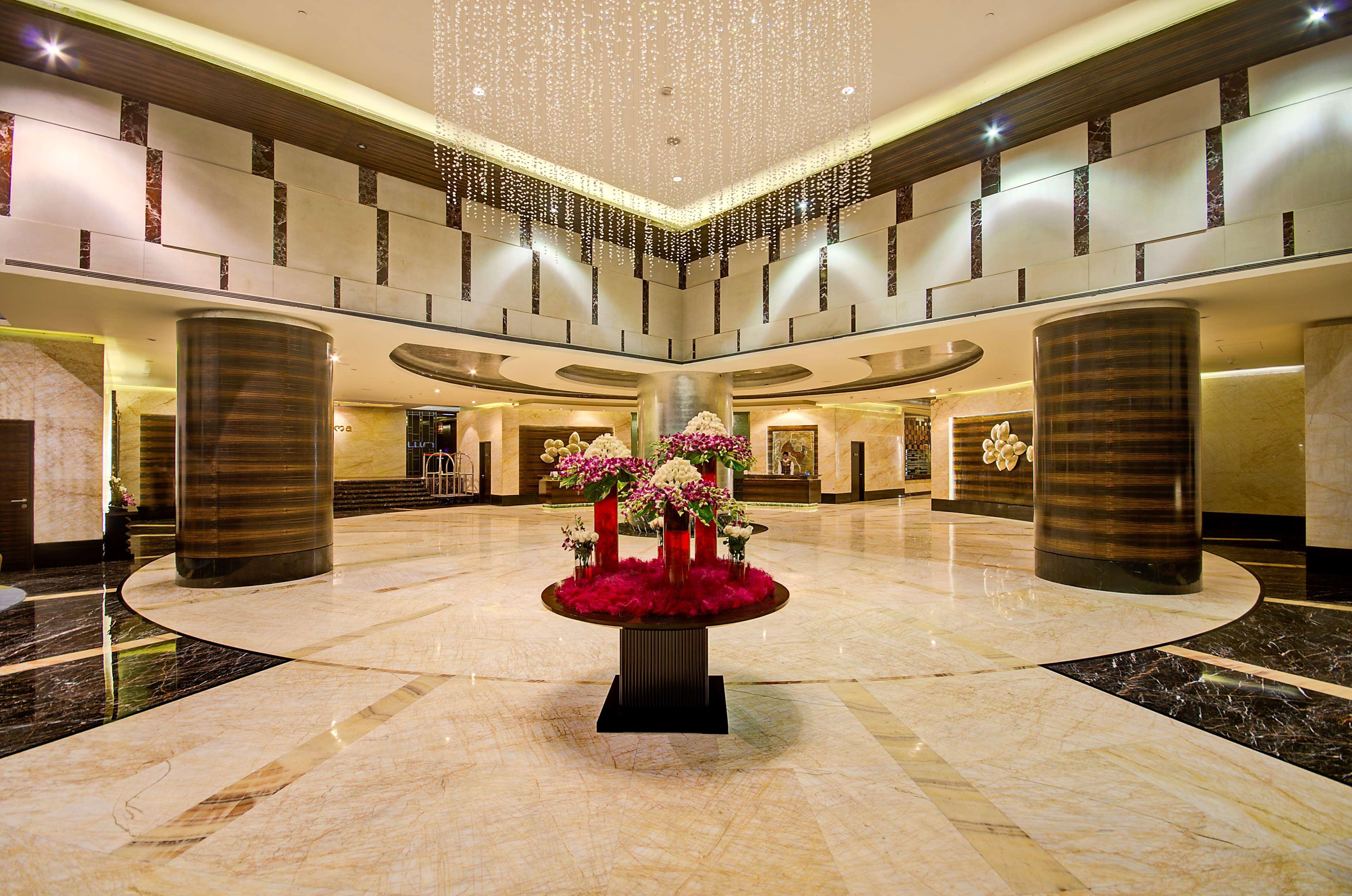 Radisson Blu Kaushambi Delhi Ncr Hotel กาเซียบัด ภายนอก รูปภาพ