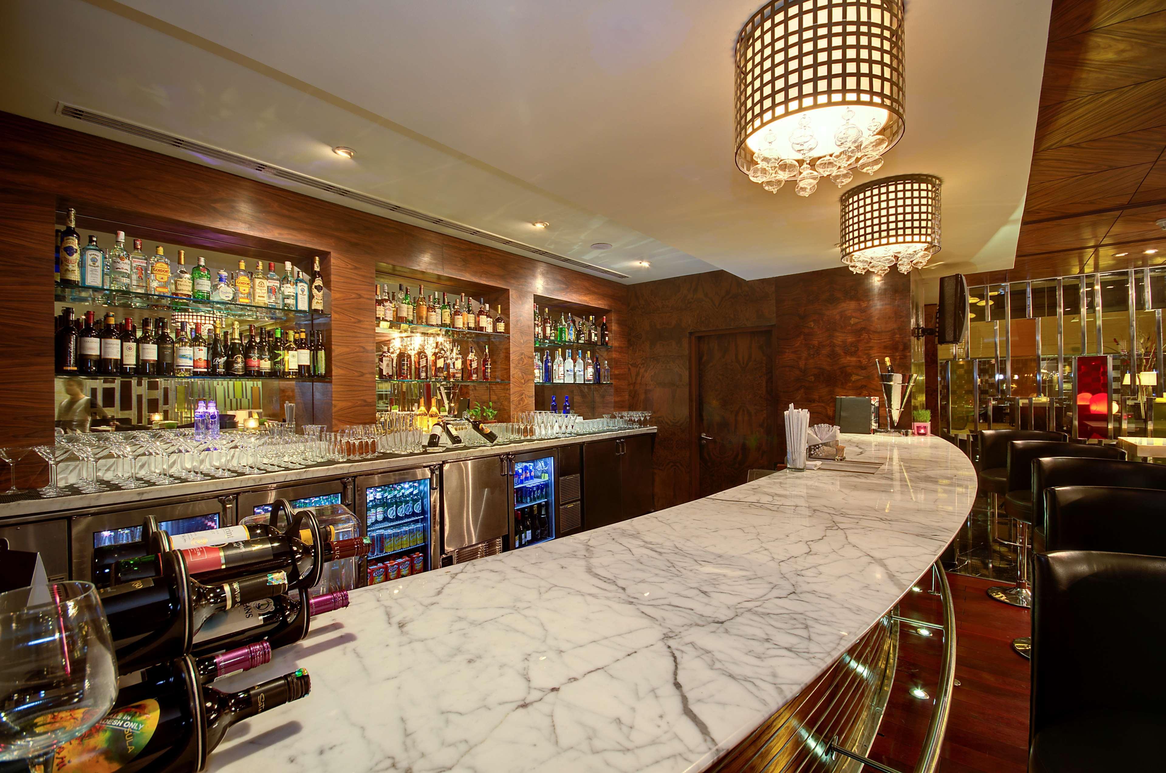 Radisson Blu Kaushambi Delhi Ncr Hotel กาเซียบัด ภายนอก รูปภาพ