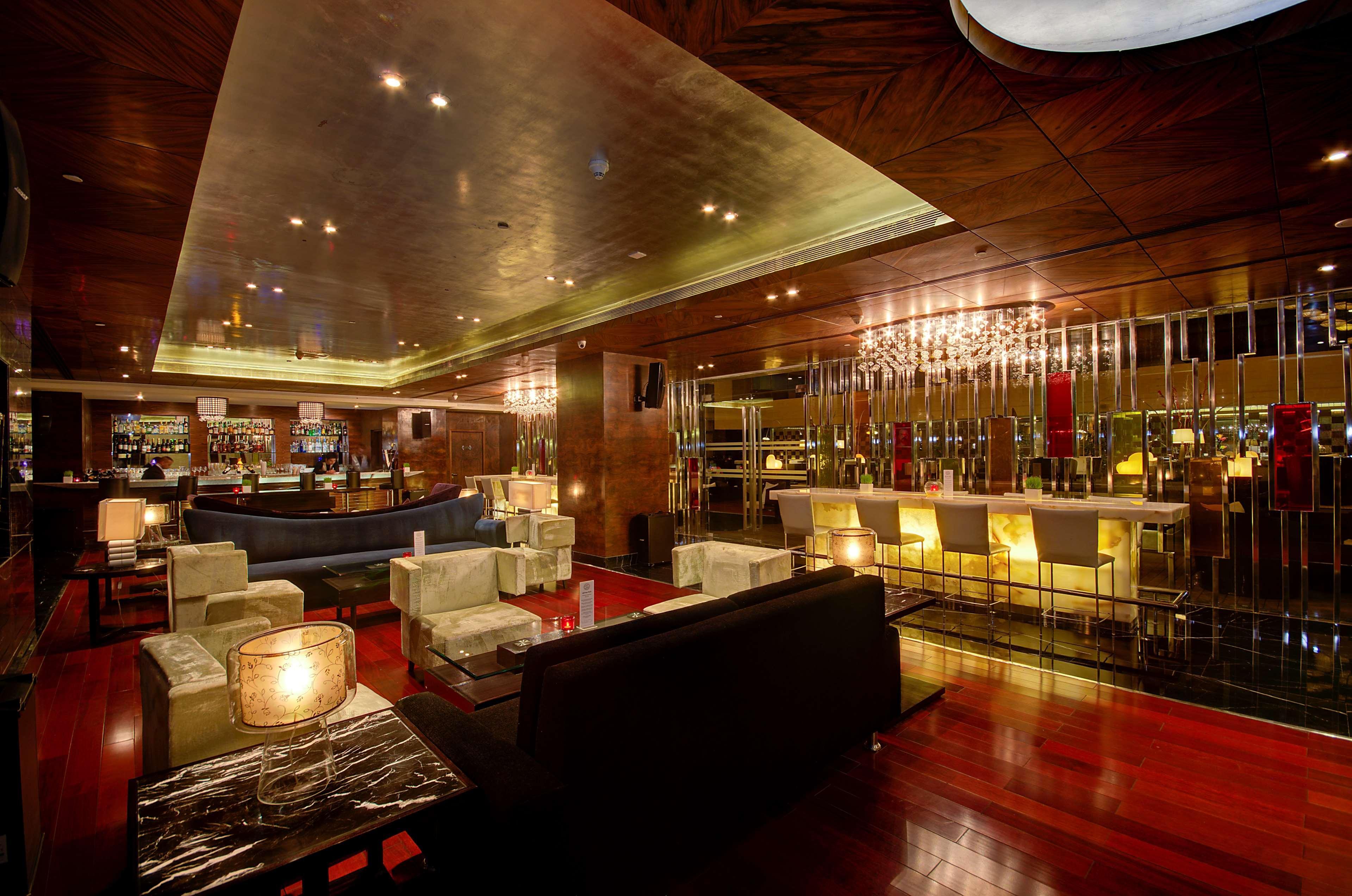 Radisson Blu Kaushambi Delhi Ncr Hotel กาเซียบัด ภายนอก รูปภาพ