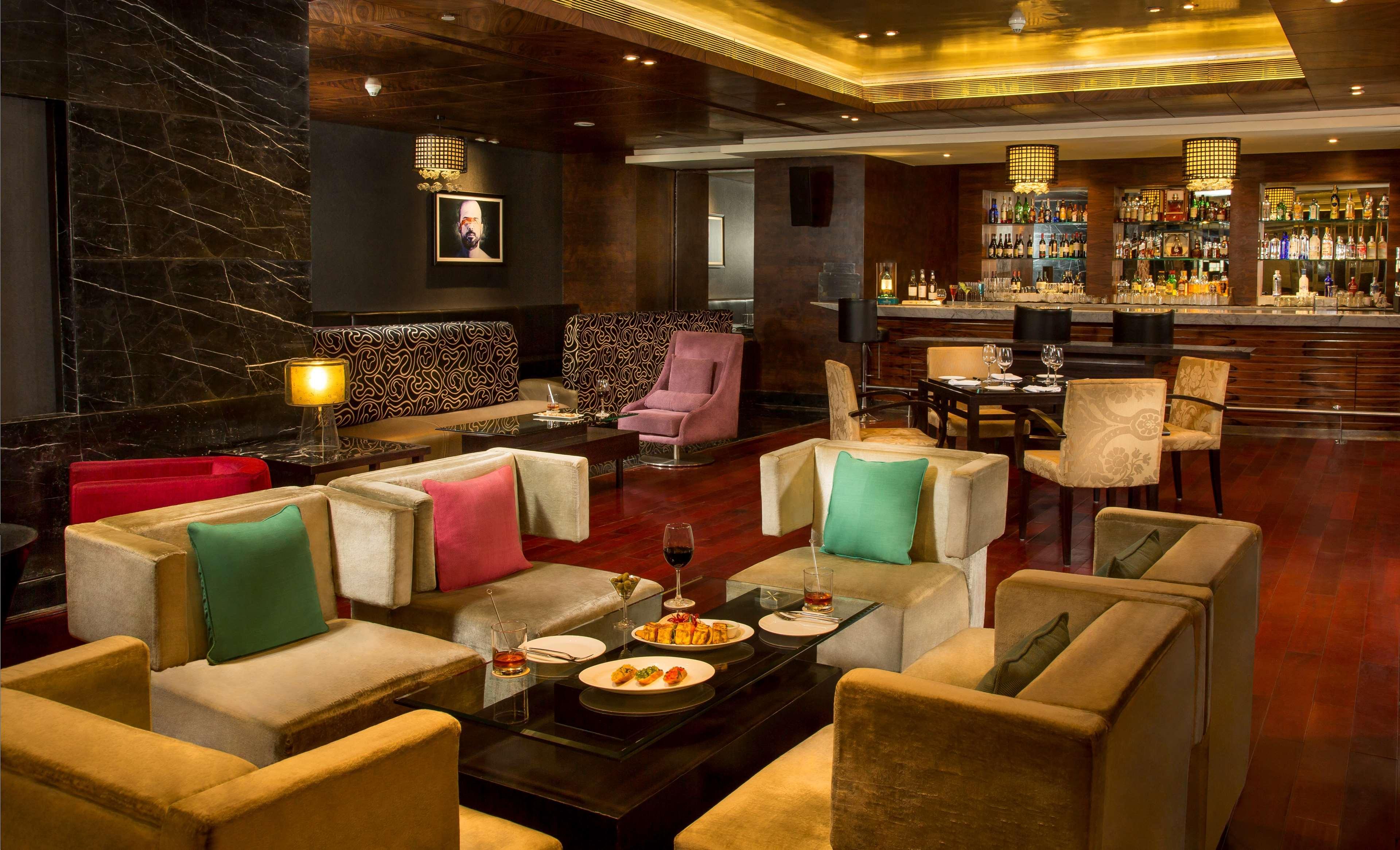 Radisson Blu Kaushambi Delhi Ncr Hotel กาเซียบัด ภายนอก รูปภาพ