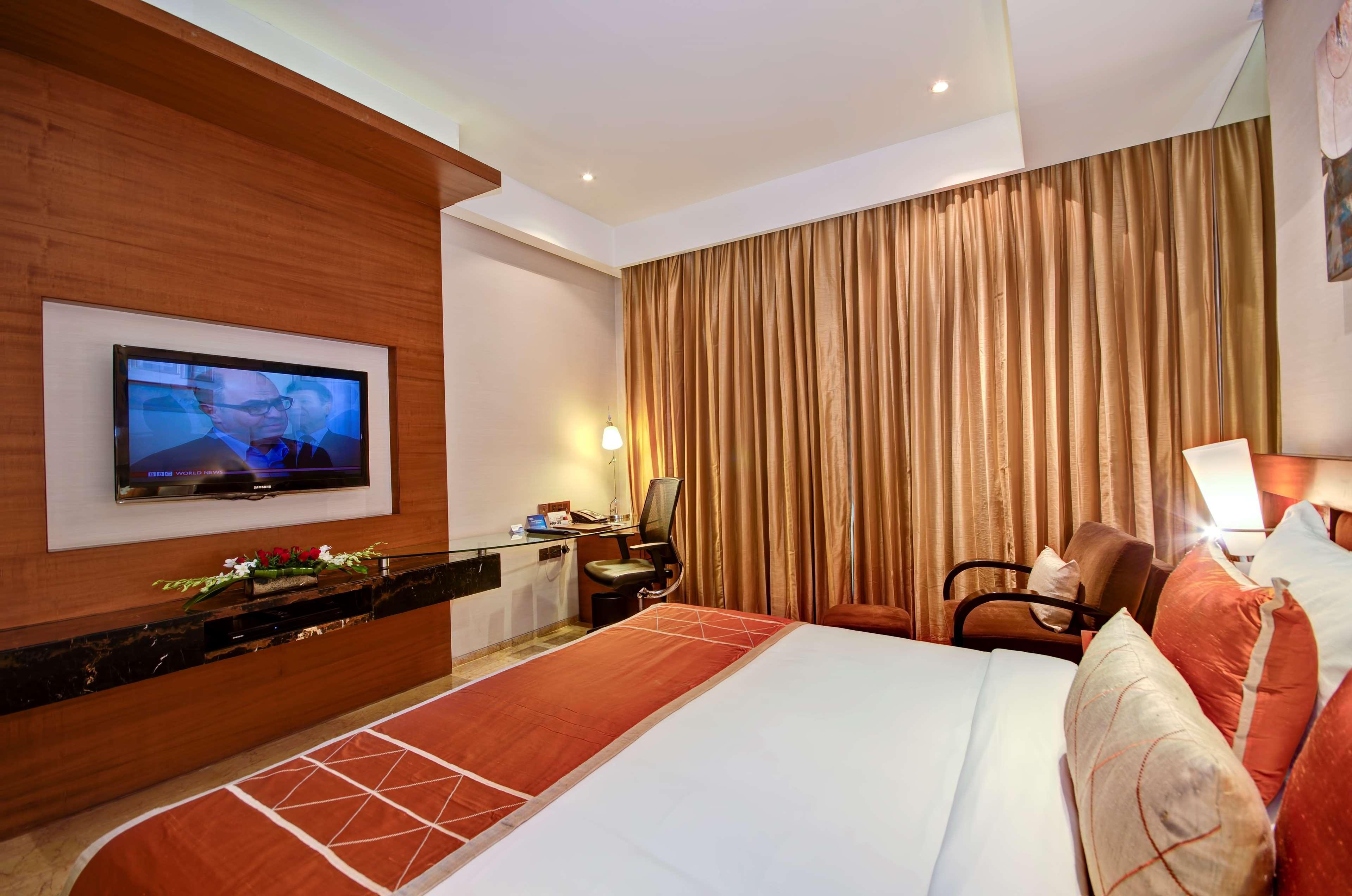 Radisson Blu Kaushambi Delhi Ncr Hotel กาเซียบัด ภายนอก รูปภาพ