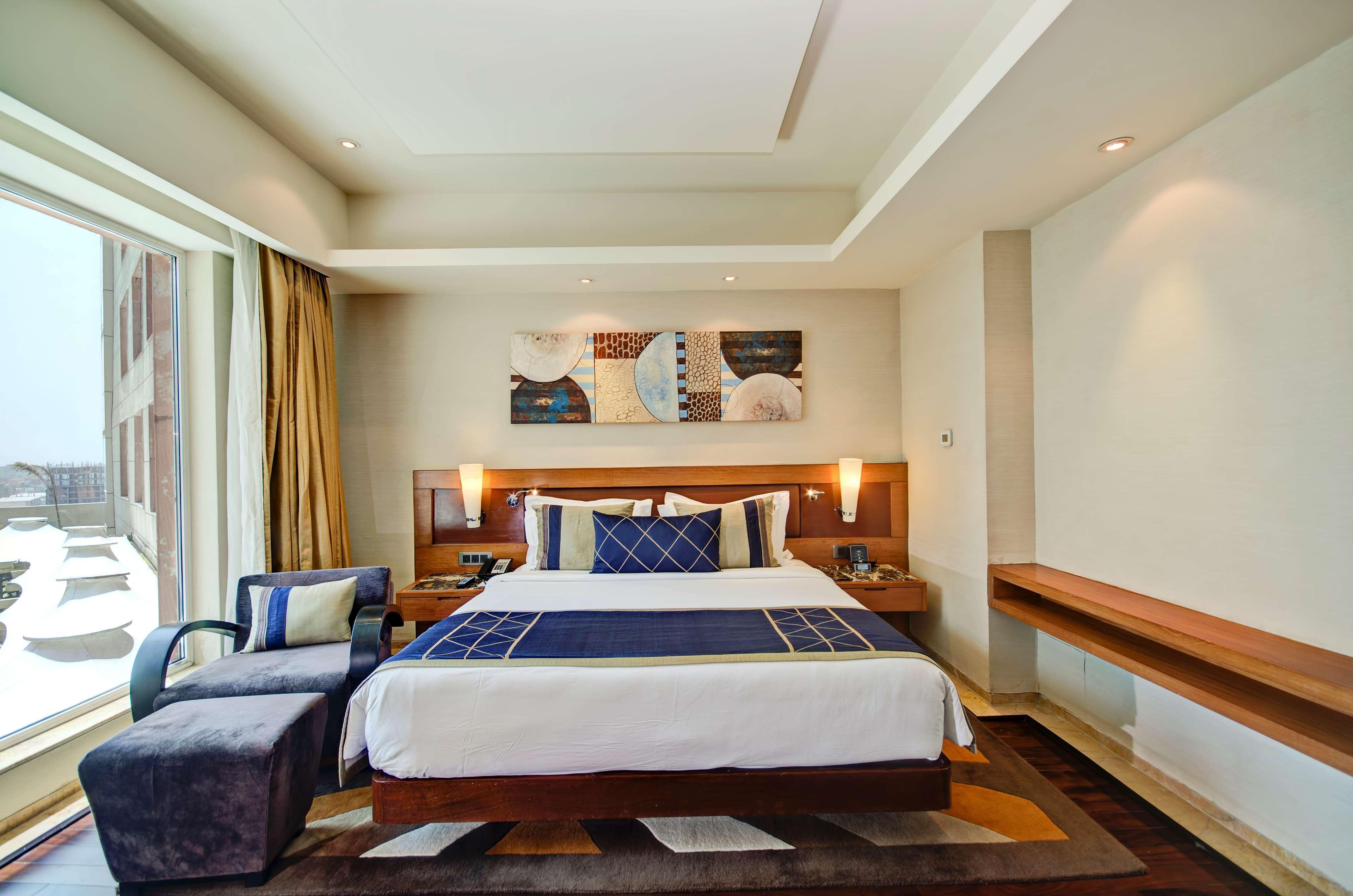 Radisson Blu Kaushambi Delhi Ncr Hotel กาเซียบัด ภายนอก รูปภาพ