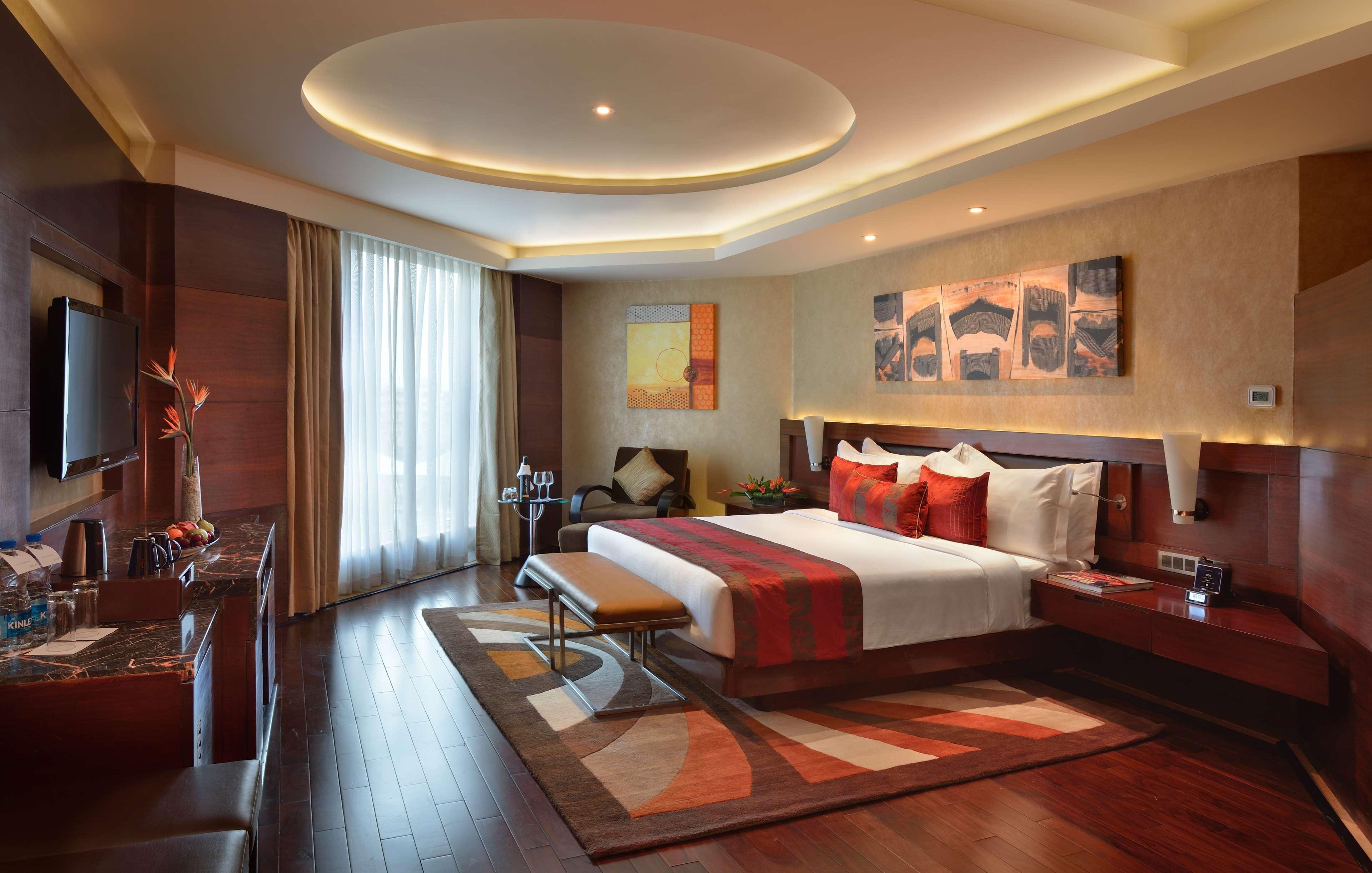 Radisson Blu Kaushambi Delhi Ncr Hotel กาเซียบัด ภายนอก รูปภาพ