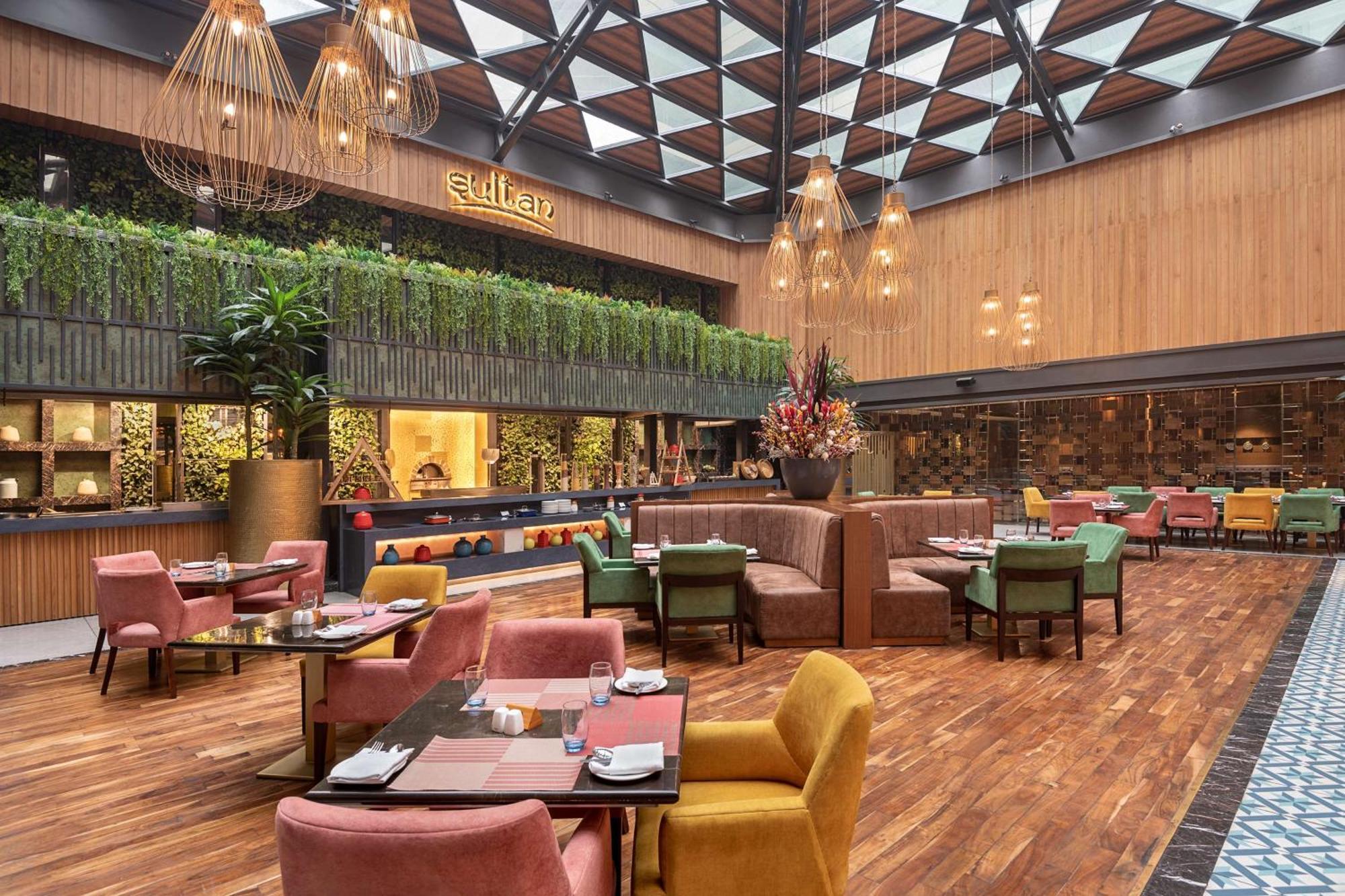 Radisson Blu Kaushambi Delhi Ncr Hotel กาเซียบัด ภายนอก รูปภาพ