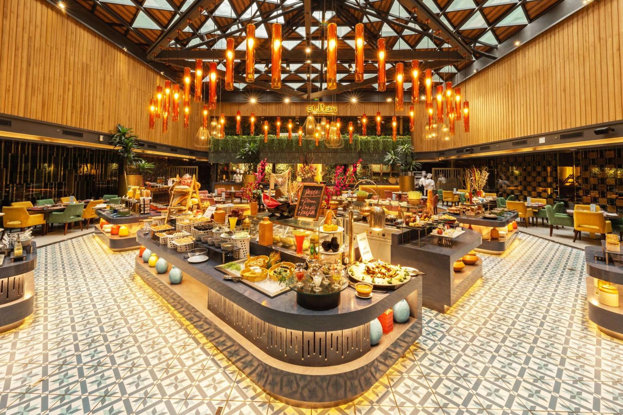 Radisson Blu Kaushambi Delhi Ncr Hotel กาเซียบัด ภายนอก รูปภาพ