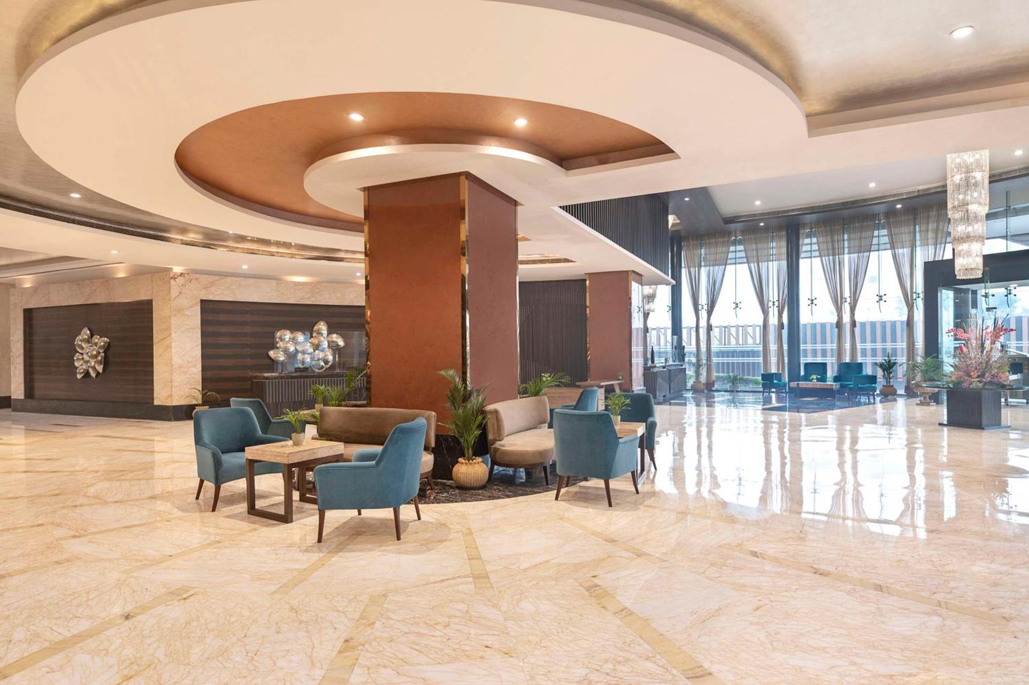 Radisson Blu Kaushambi Delhi Ncr Hotel กาเซียบัด ภายนอก รูปภาพ